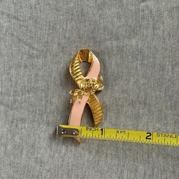 Vintage 1990s AVON Pink Enamel Breast Cancer Awareness Ribbon Pin New w/ Box - Picture 8 of 9
